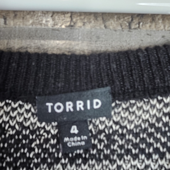 Torrid Abstract Zebra Print Cozy Oversized Sweater Sz 4 - Picture 6 of 9